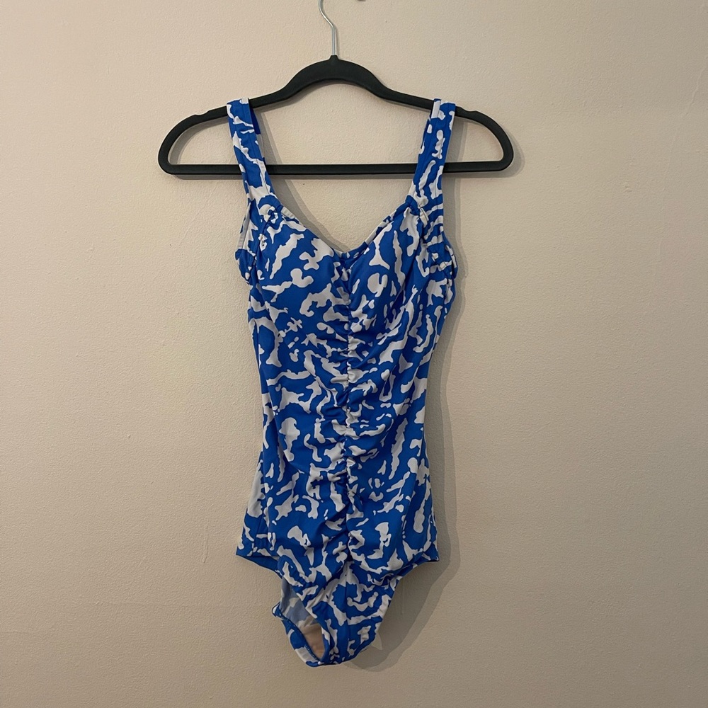 Coolest patterned swimsuit with pads
